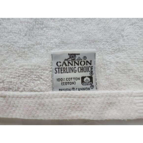 Cotton 2 Hand Towels With Embroidered Green Red Christmas Wreath USA - Picture 8 of 8